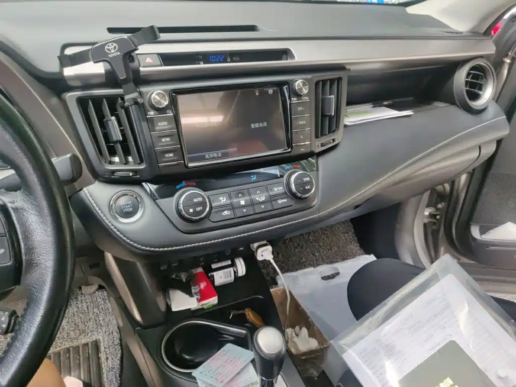 صورة 10 - Toyota RAV4 Rongfang