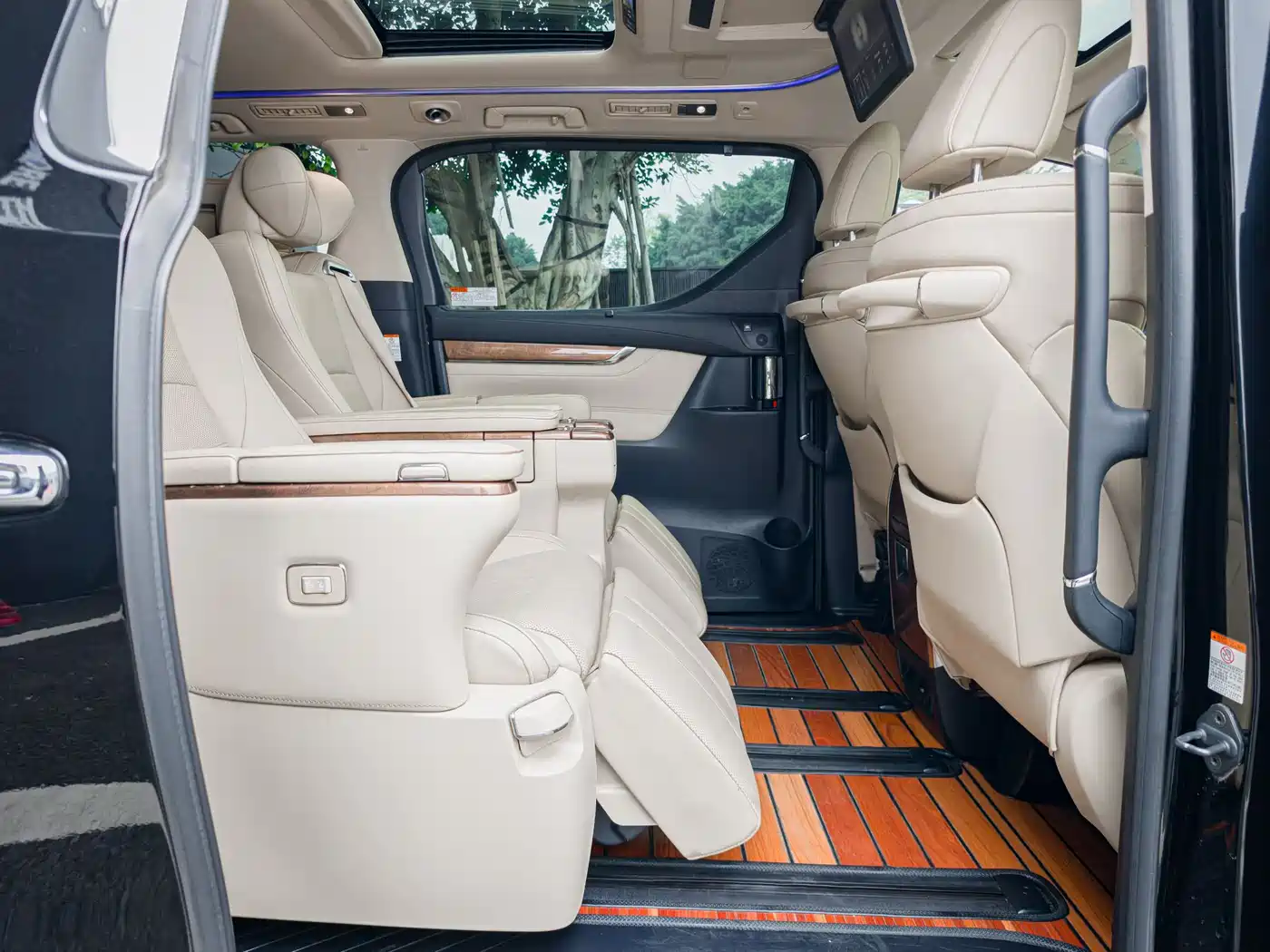 Toyota Alphard 2018 3.5L Premium фото 12
