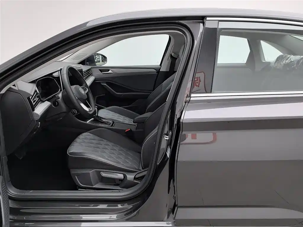 Volkswagen Sagitar 2025 Model Year 3rd Facelift 300TSI DSG Surpassing Edition фото 10