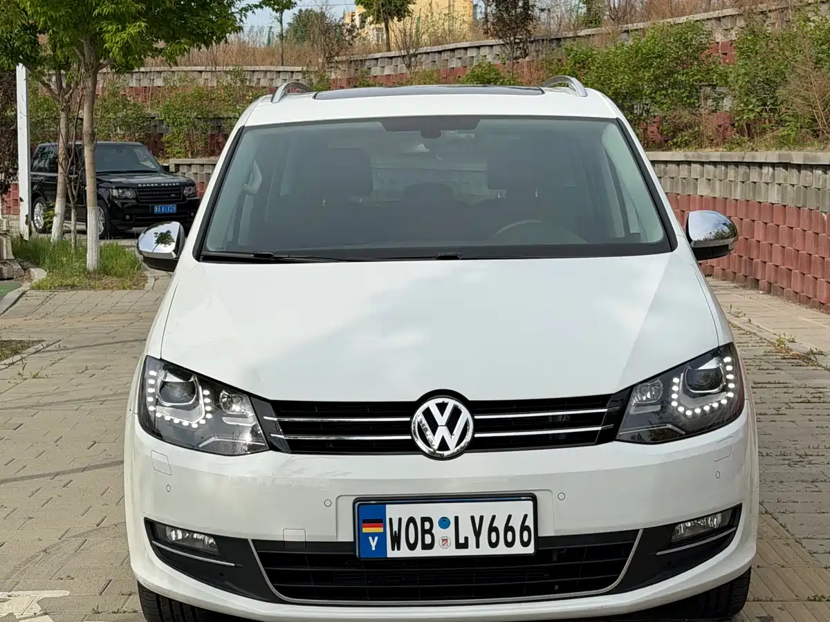 Volkswagen Sharan 2014 2.0TSI Comfort фото 2