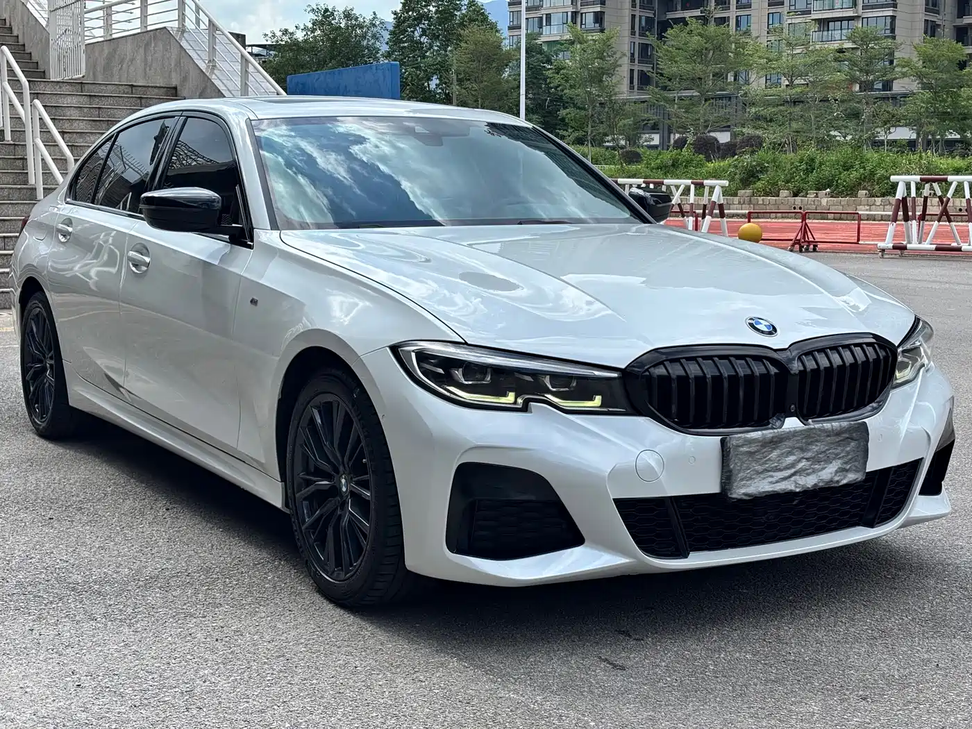 BMW 3 Series 2020 325Li M Sport Black Night Package фото 3