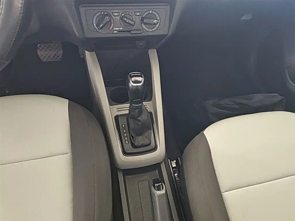 Škoda Fabia 2016 1.4L Automatic Car Enjoy Edition фото 14