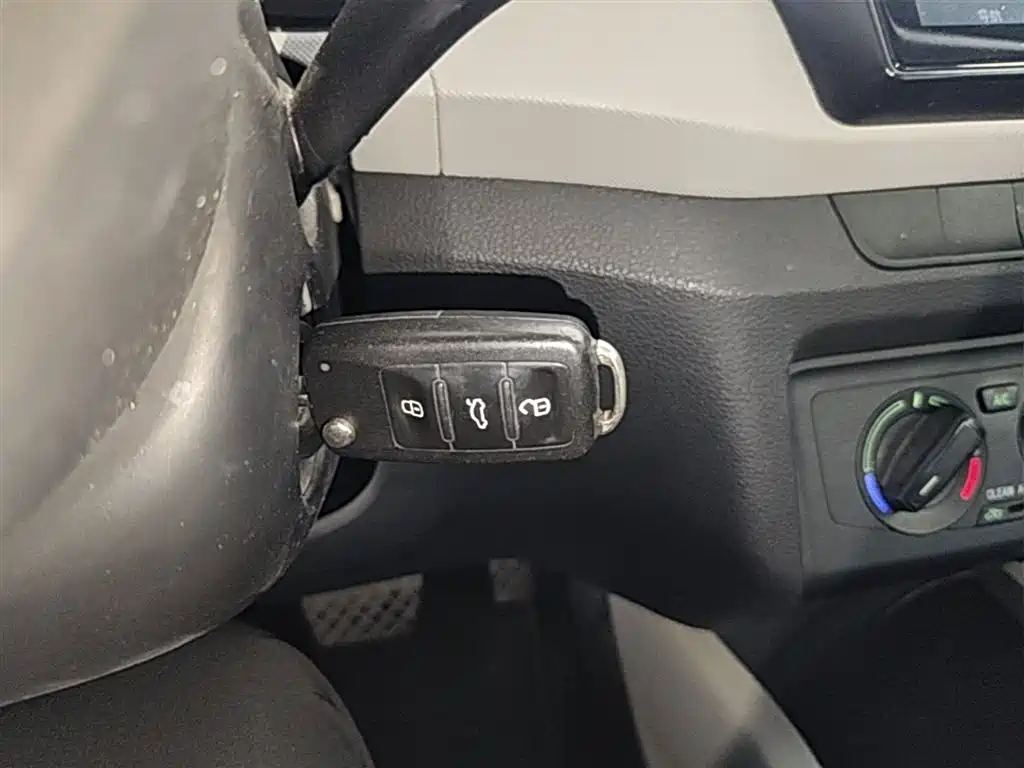 Škoda Fabia 2016 1.4L Automatic Car Enjoy Edition фото 9