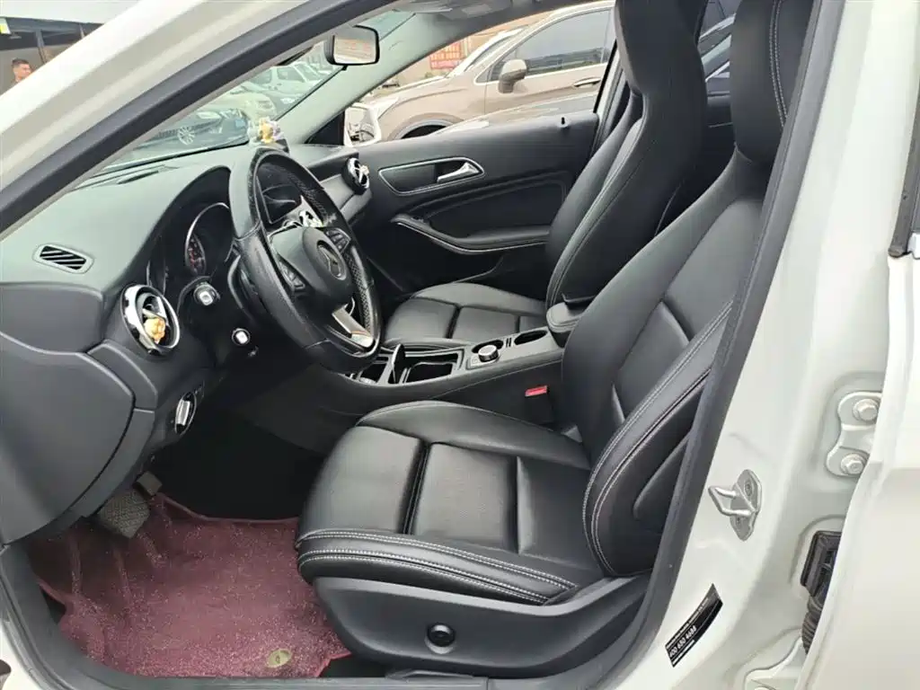 Mercedes-Benz GLA 2017 GLA 200 Dynamic фото 15