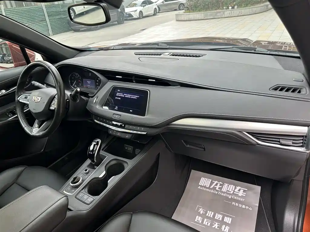 CADILLAC XT4