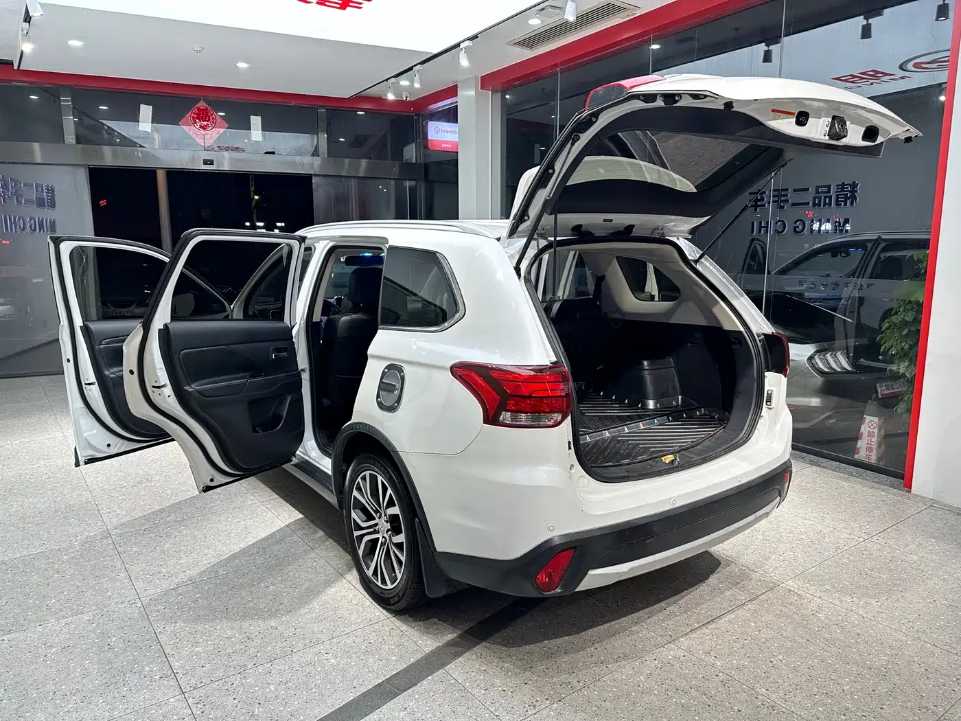 MITSUBISHI OUTLANDER