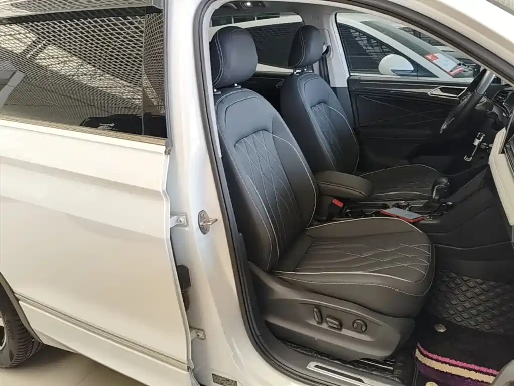 Volkswagen Tiguan L 2022 380TSI Automatic 4WD R-Line Cross Edition 7-Seater фото 25