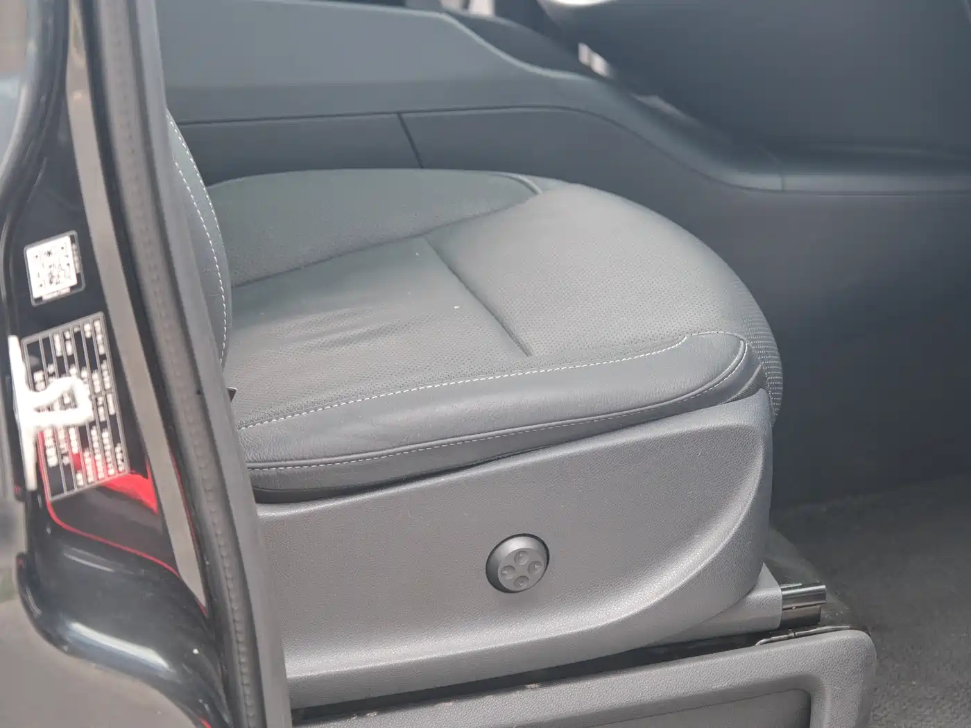 Mercedes-Benz V-Class 2017 Model V 260 L Premium Extended Edition фото 4
