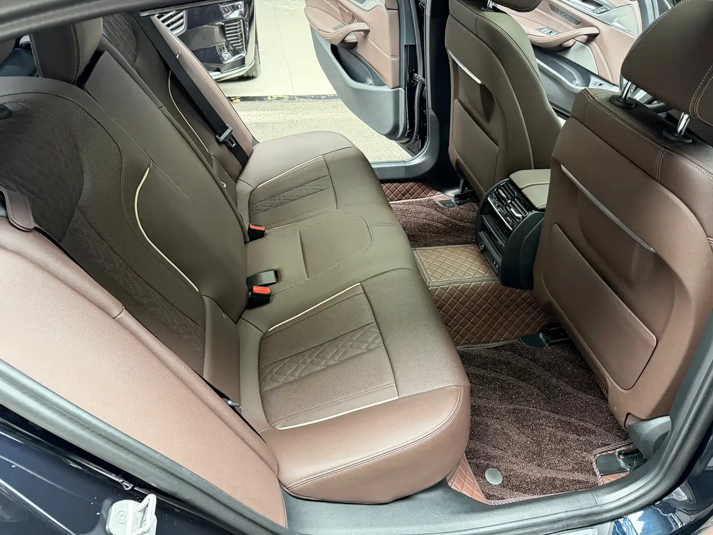 BMW 5 Series 2023 Facelift 530Li Leading M Sport Package фото 23