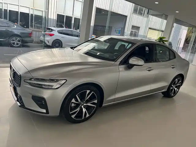Volvo S60 2025 B5 Elegance Sport Edition — фото 4