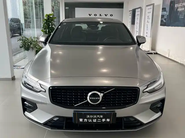 Volvo S60 2025 B5 Elegance Sport Edition — фото 5