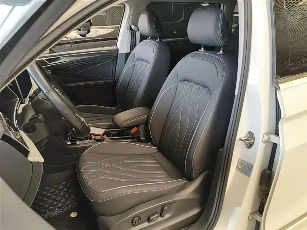 Volkswagen Tiguan L 2022 380TSI Automatic 4WD R-Line Cross Edition 7-Seater фото 15