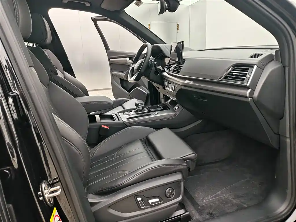 Audi Q5L 2024 Model 40 TFSI Luxury Dynamic фото 12