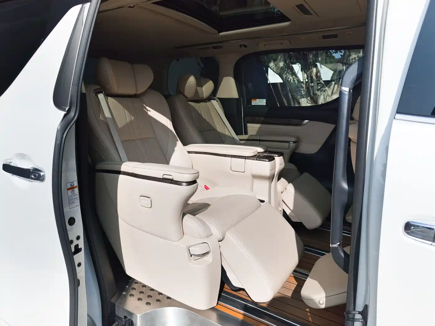 Toyota Alphard 2018 3.5L Premium фото 13
