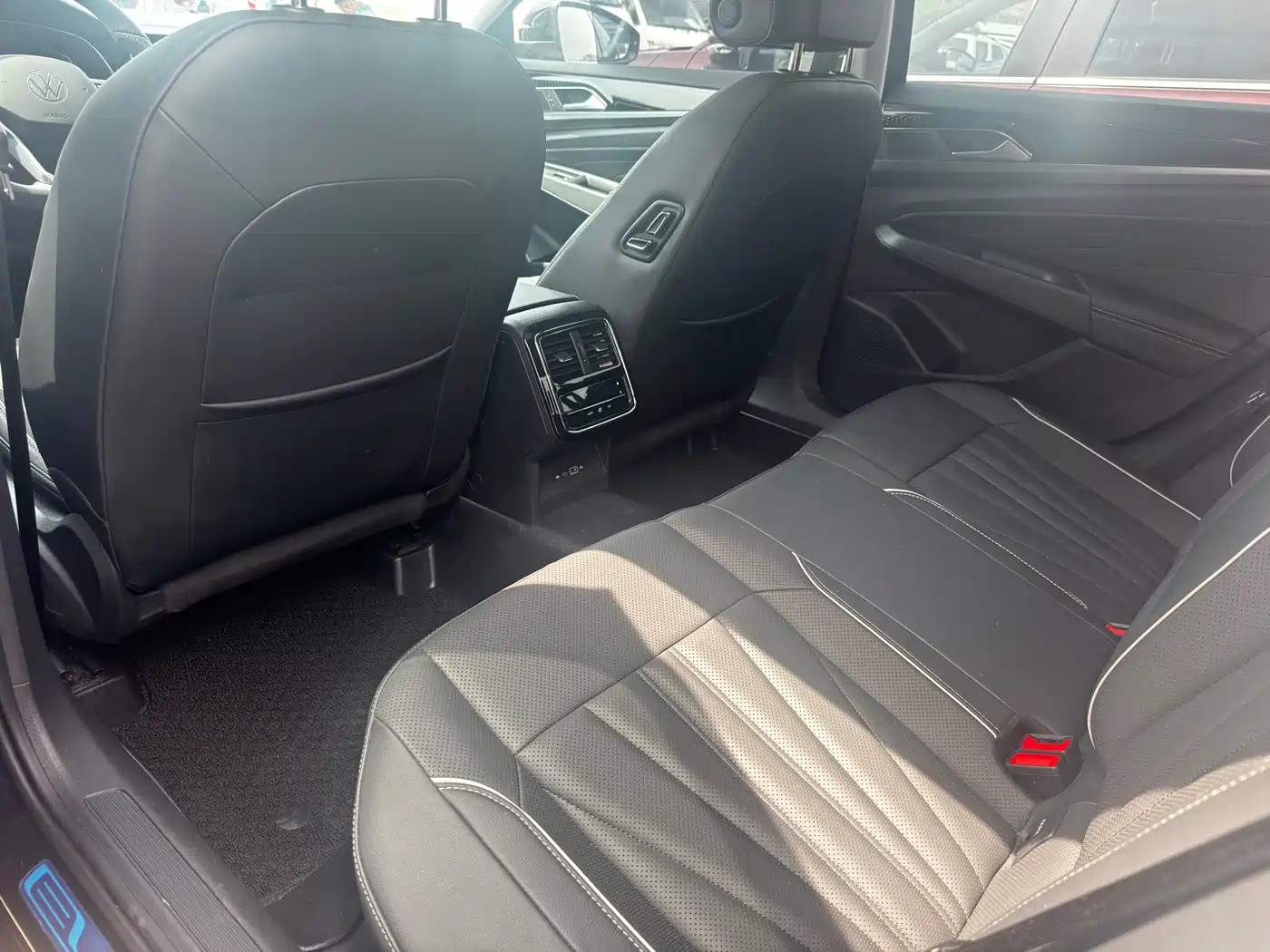 Volkswagen Passat 2024 380TSI Dragon Soaring Edition фото 11
