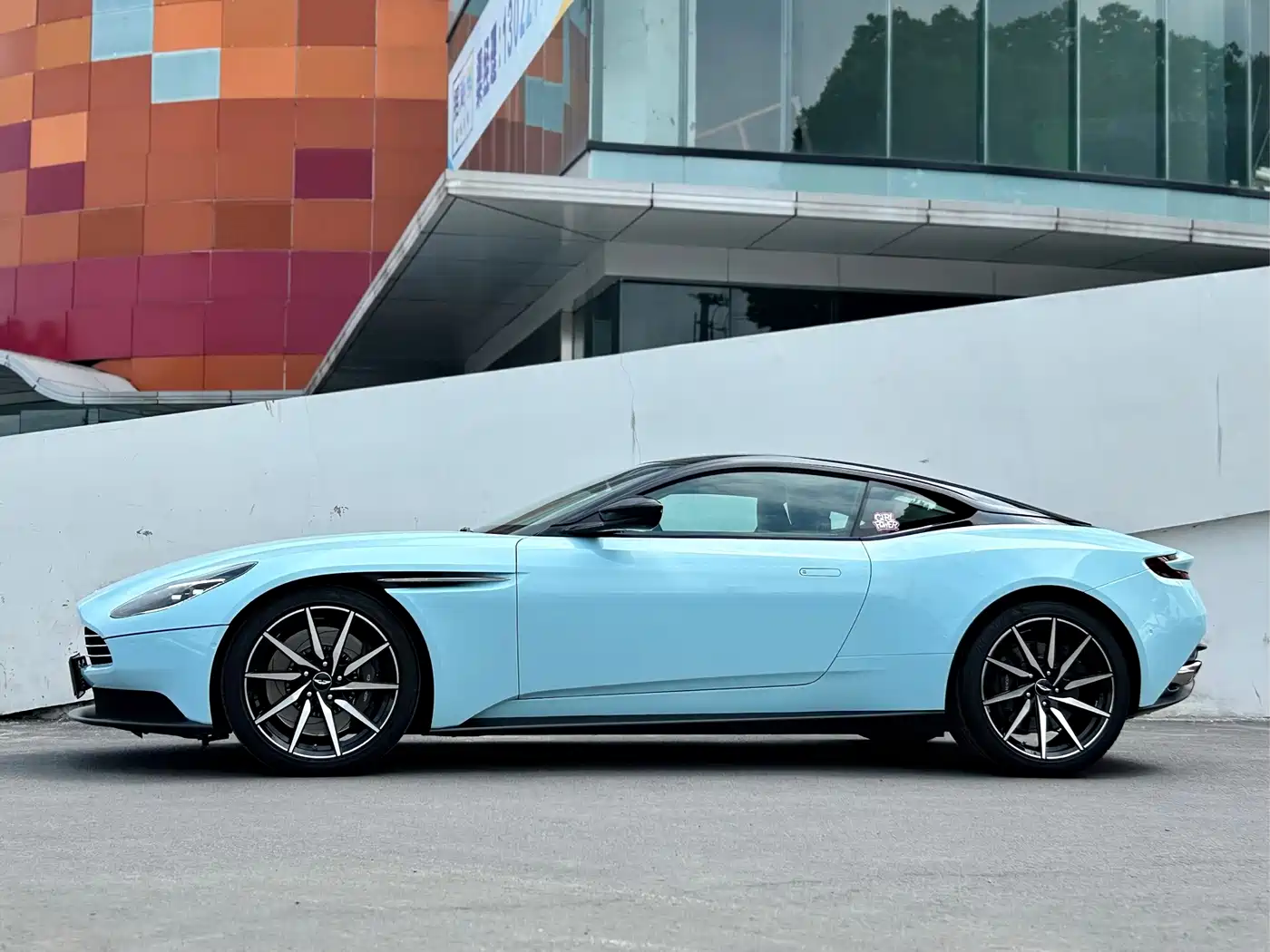 Aston Martin DB11 2019 Model 4.0T V8 Coupe фото 23