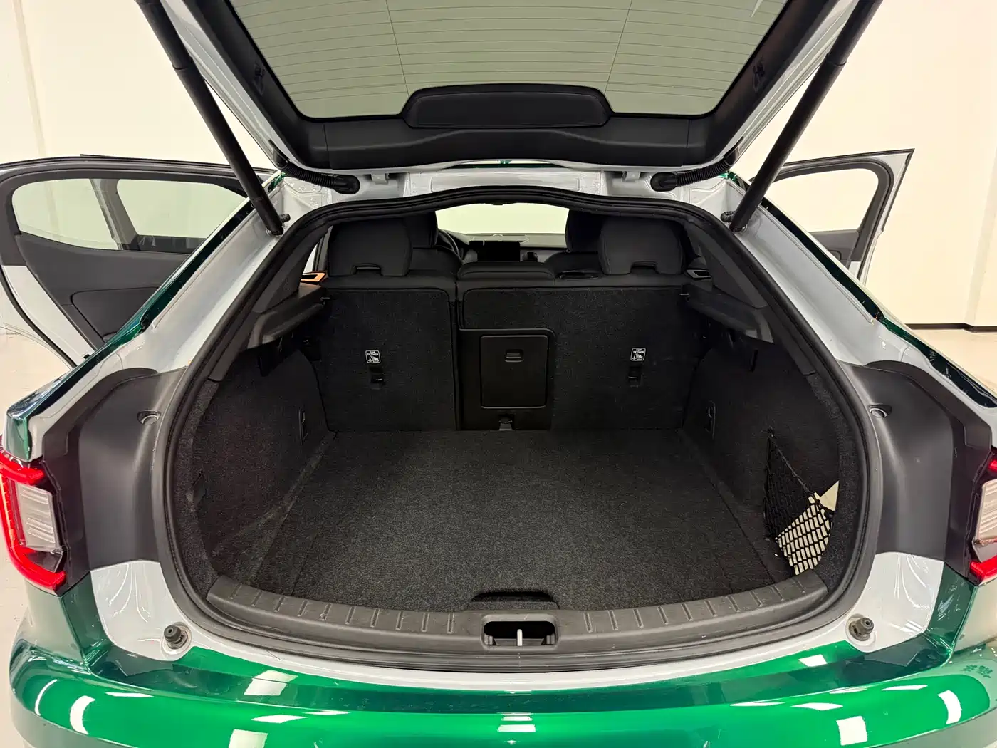 Polestar 2 2020 Launch Edition фото 12