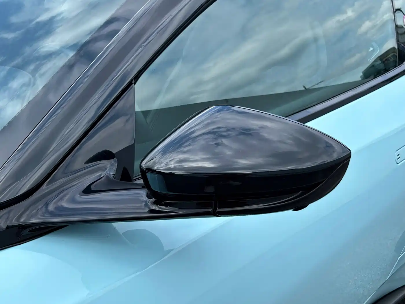 Aston Martin DB11 2019 Model 4.0T V8 Coupe фото 4