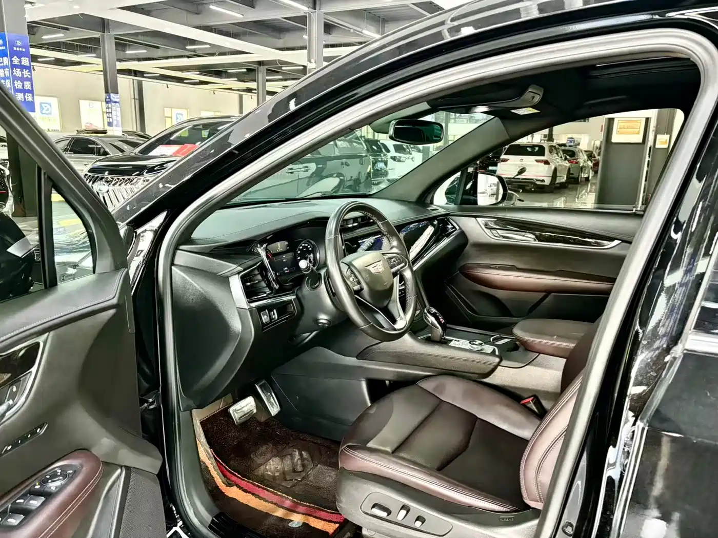 CADILLAC XT6