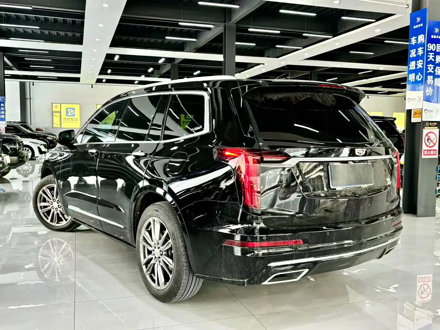 CADILLAC XT6