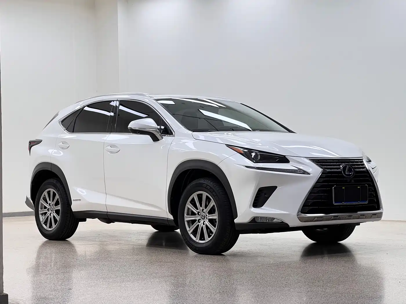 Lexus NX 2020 300h FWD F Sport China VI фото 3
