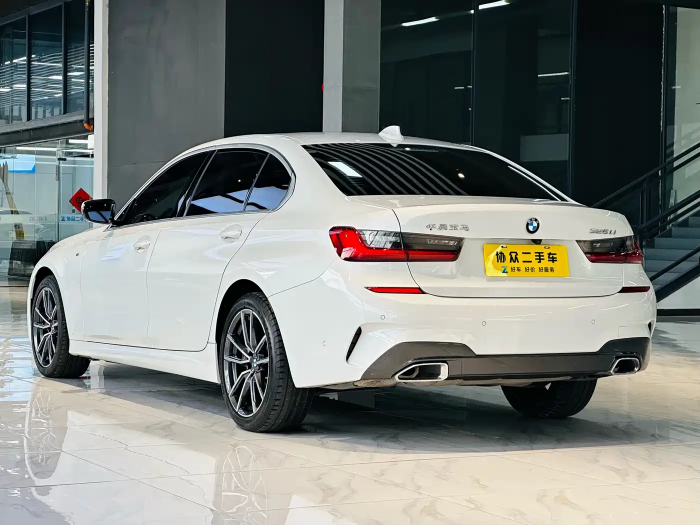 BMW 3 Series 2021 325Li M Sport Package фото 3