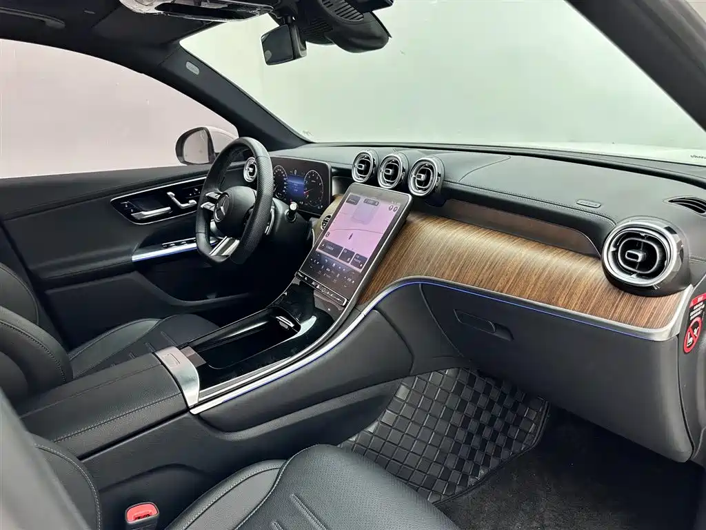 Mercedes-Benz GLC 2023 GLC 300 L 4MATIC Sport 5-Seater фото 11