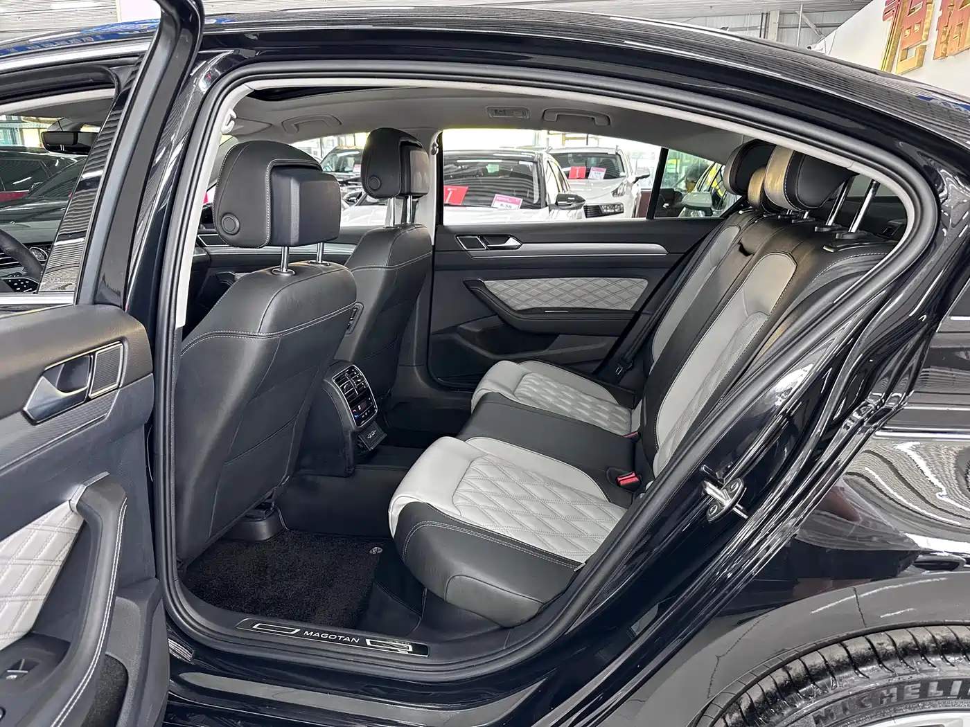 Volkswagen Magotan 2023 2 Million Units Anniversary Edition 330TSI DSG Leading Type фото 11