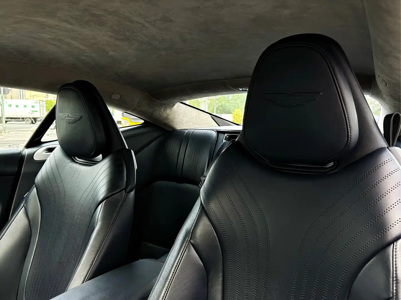 Aston Martin DB11 2019 Model 4.0T V8 Coupe фото 15