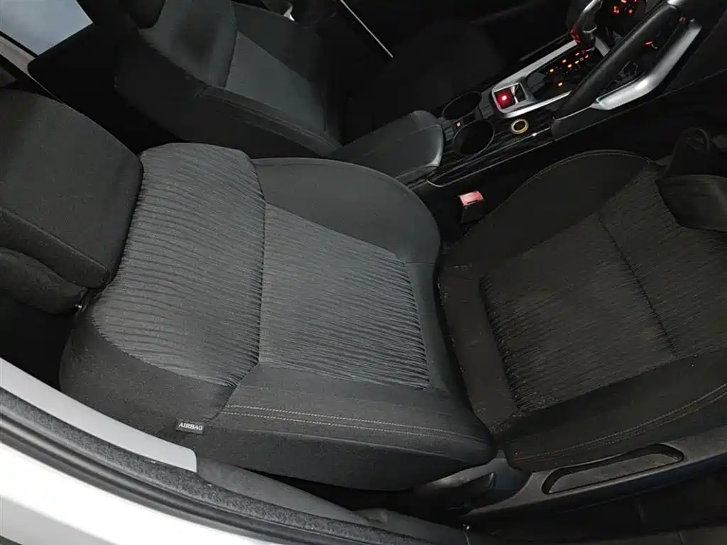 Peugeot 3008 2015 2.0L Automatic Classic Edition фото 25