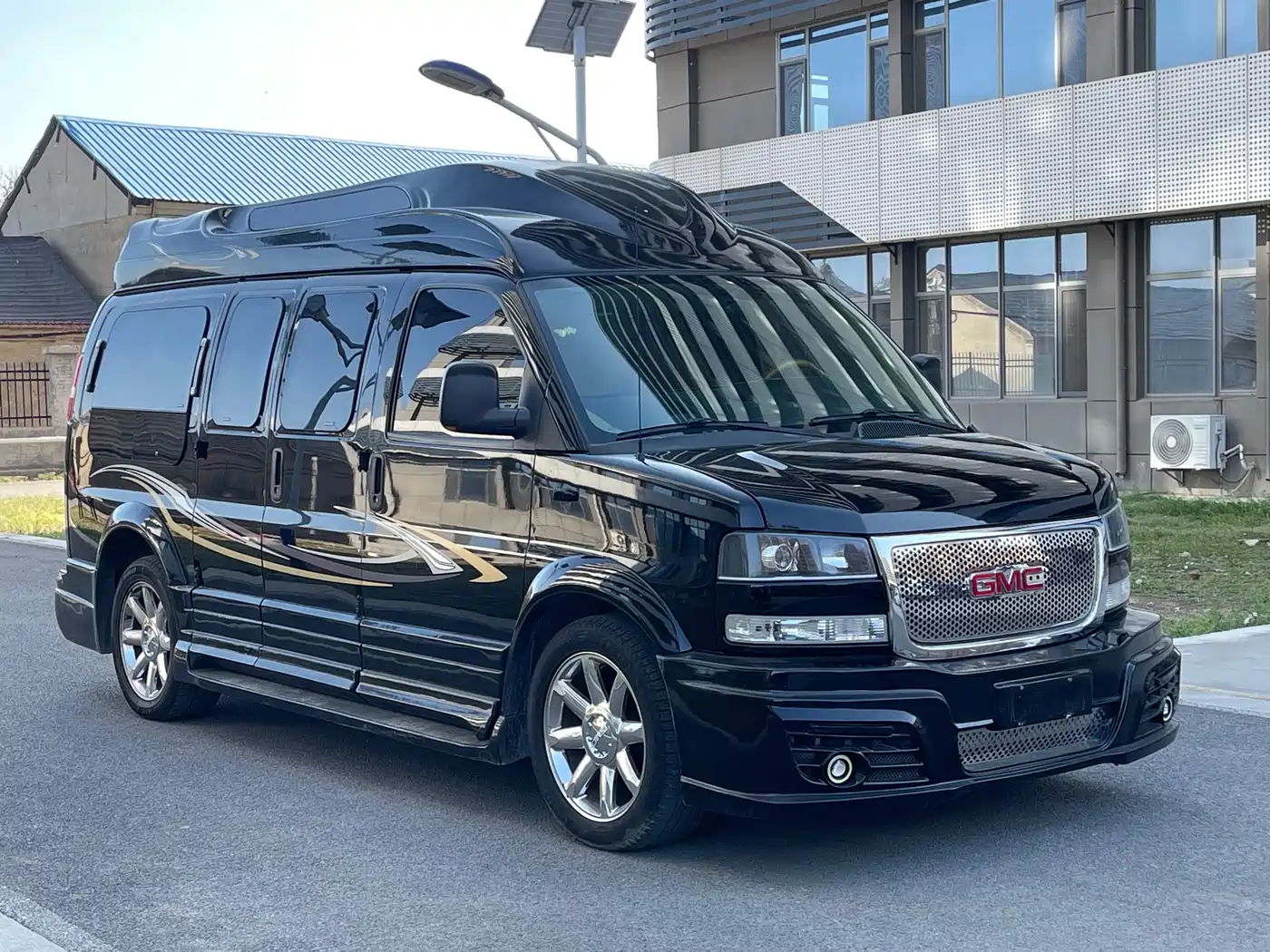 GMC Savana 2014 5.3L G2500S AWD Leader Class фото 3