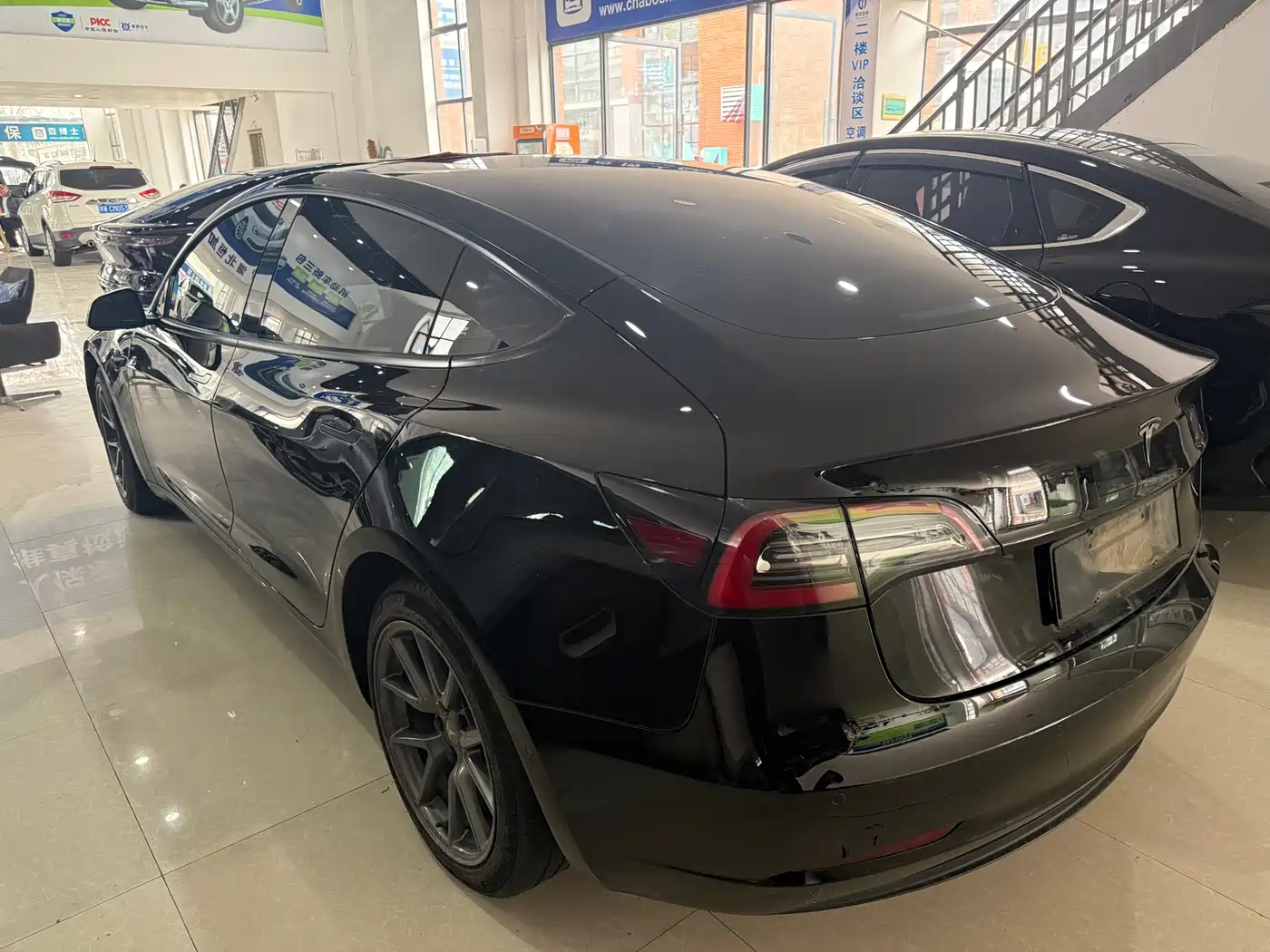 TESLA MODEL 3