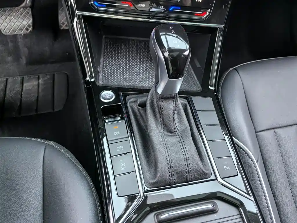 Volkswagen Passat 2023 330TSI Starlight Elite Edition фото 9