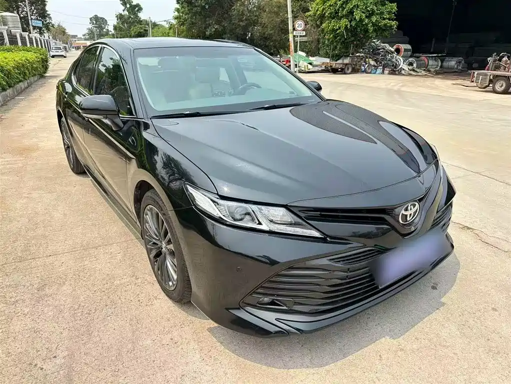 Toyota Camry 2018 2.0E Elite Edition фото 4