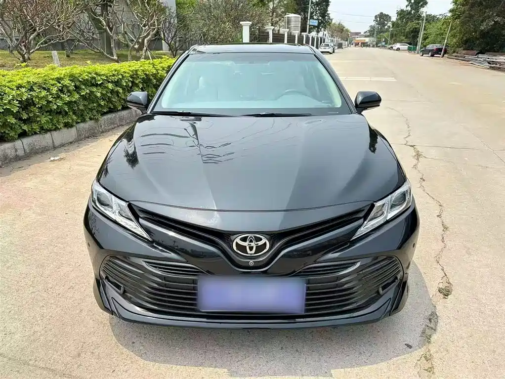 Toyota Camry 2018 2.0E Elite Edition фото 3