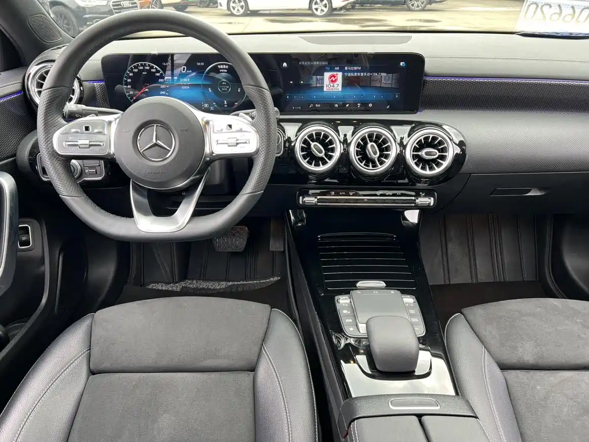 Mercedes-Benz A-Class 2021 A 200 L Sport Sedan Dynamic Type фото 4