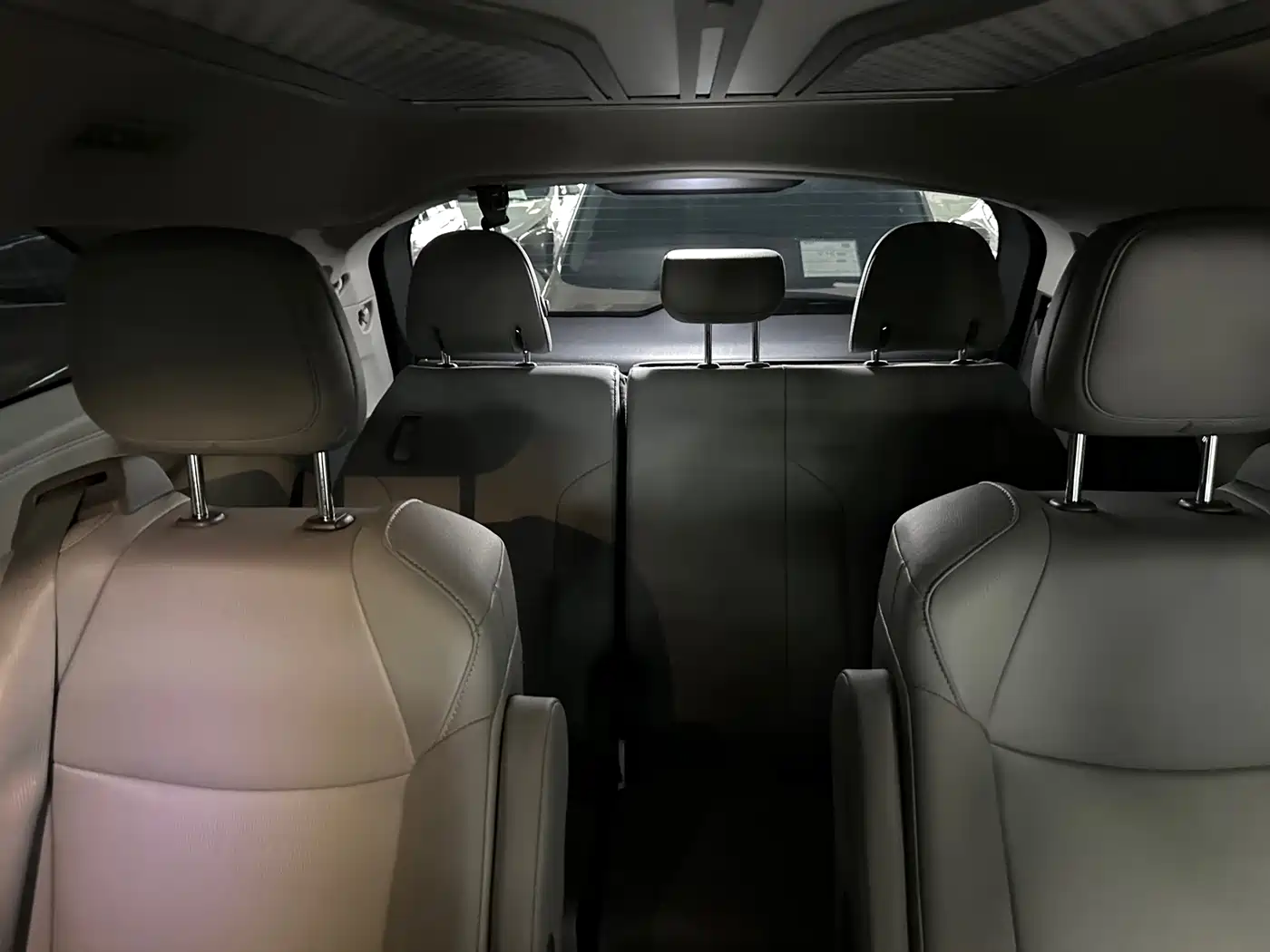 Toyota Granvia 2023 2.5L Hybrid Comfort Edition фото 6