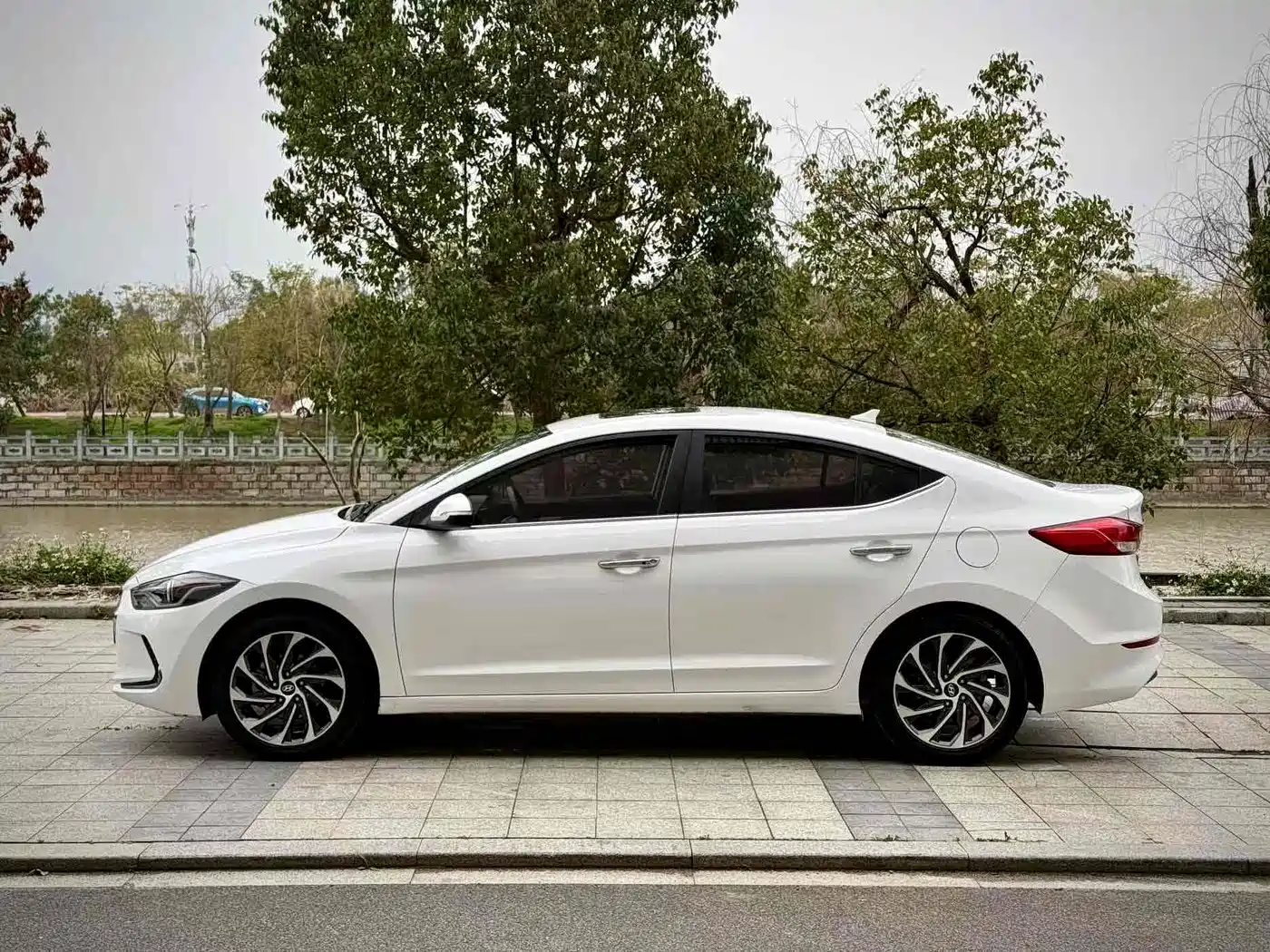 Hyundai Elantra 2019 1.5L CVT Smart Elite фото 3