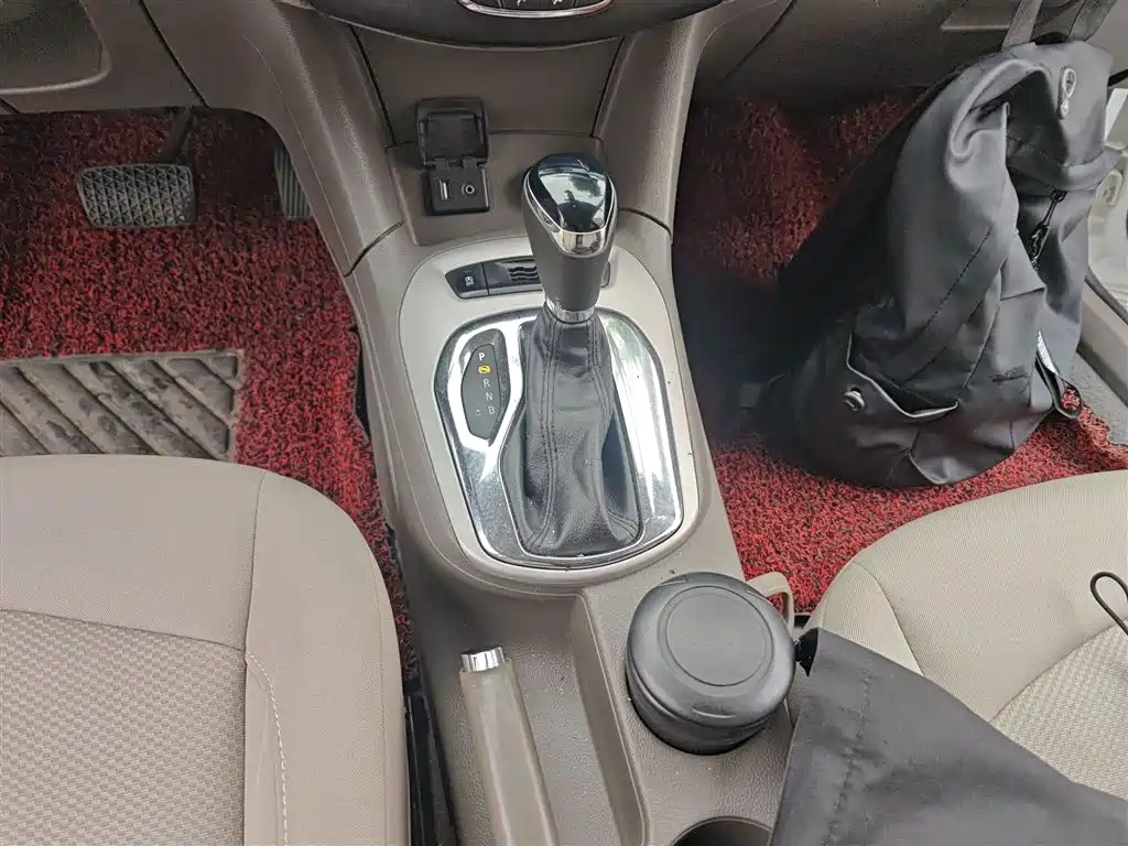 Chevrolet Cruze 2015 1.5L Automatic Fashion Navigation Edition фото 14
