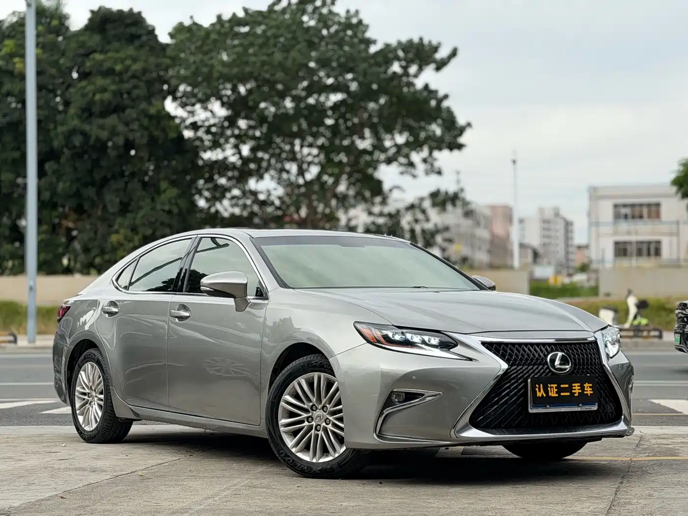 Lexus ES 2015 250 Elegance Edition фото 3