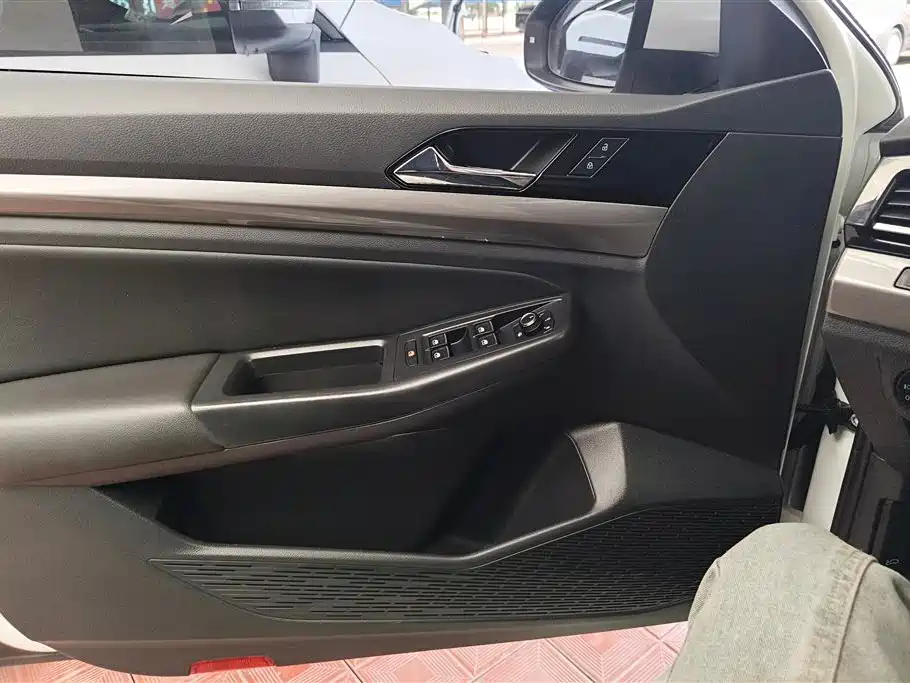 Volkswagen Bora 2019 1.5L Manual Comfort Model фото 7