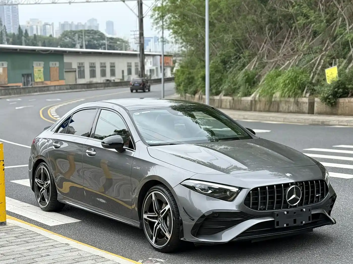 Mercedes-Benz A-Class AMG 2025 AMG A 35 L 4MATIC фото 3