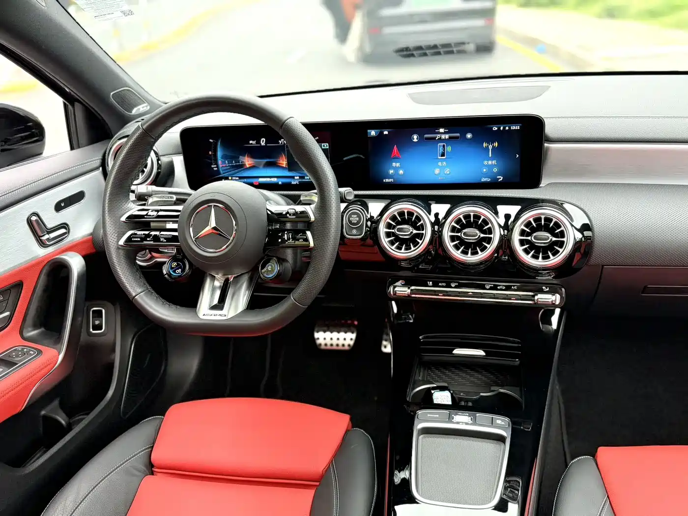 Mercedes-Benz A-Class AMG 2025 AMG A 35 L 4MATIC фото 10