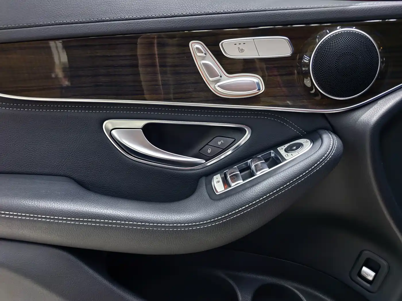 Mercedes-Benz GLC 2016 GLC 260 4MATIC Luxury фото 12