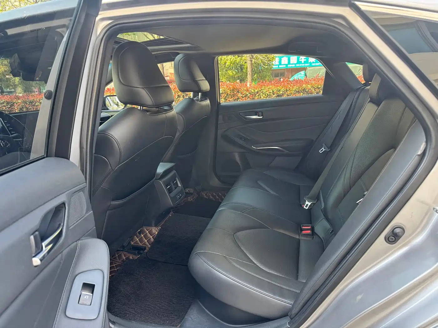 Toyota Avalon 2019 Hybrid 2.5L Luxury Edition China VI фото 5