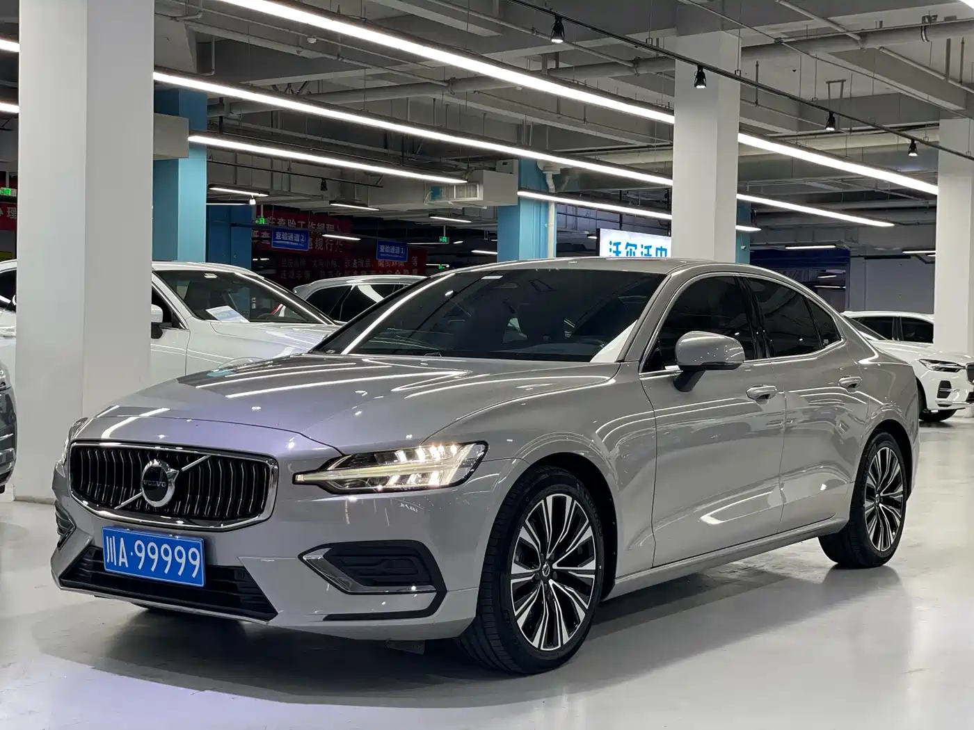 Volvo S60 2023 B4 Smart Vision Luxury Edition