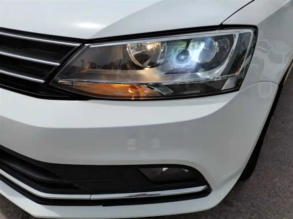 Volkswagen Sagitar 2016 230TSI 25th Anniversary Edition фото 24