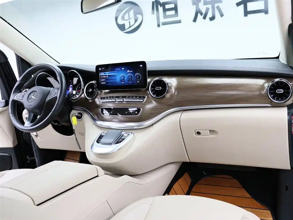 Mercedes-Benz V-Class 2020 Model V 260 L Long Wheelbase Luxury фото 21