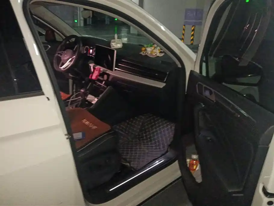 Volkswagen Tiguan L 2022 330TSI Auto 2WD R-Line Premium Edition фото 8