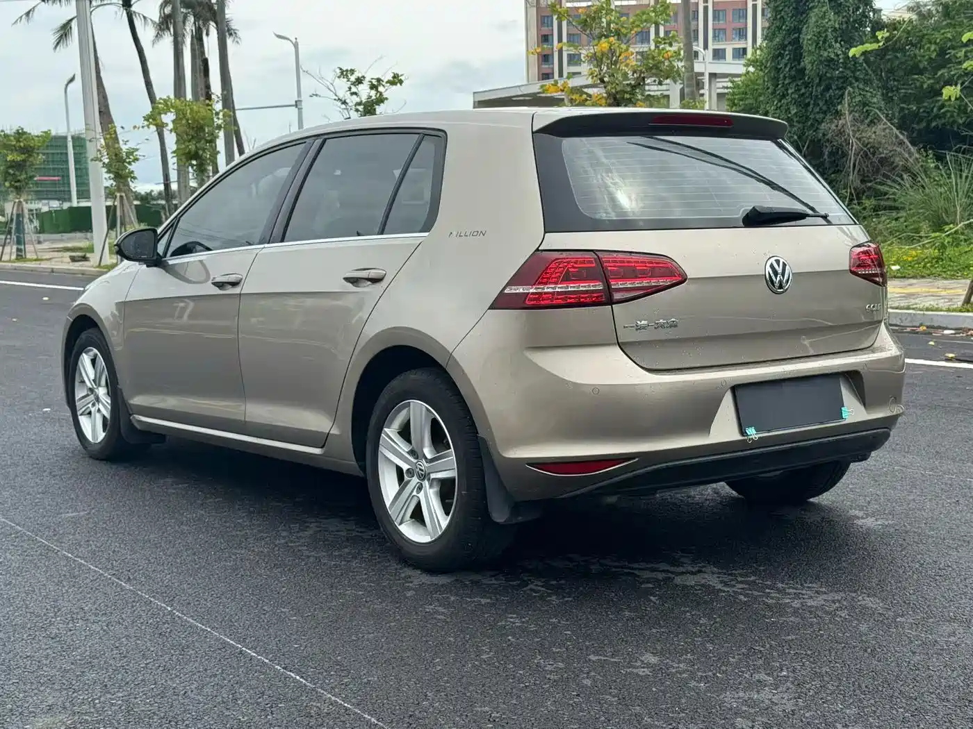 Volkswagen Golf 2017 1.6L Auto Comfort Millionth Edition фото 6
